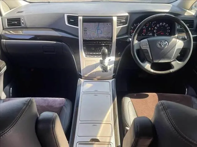 Toyota Alphard 2012 photo 3