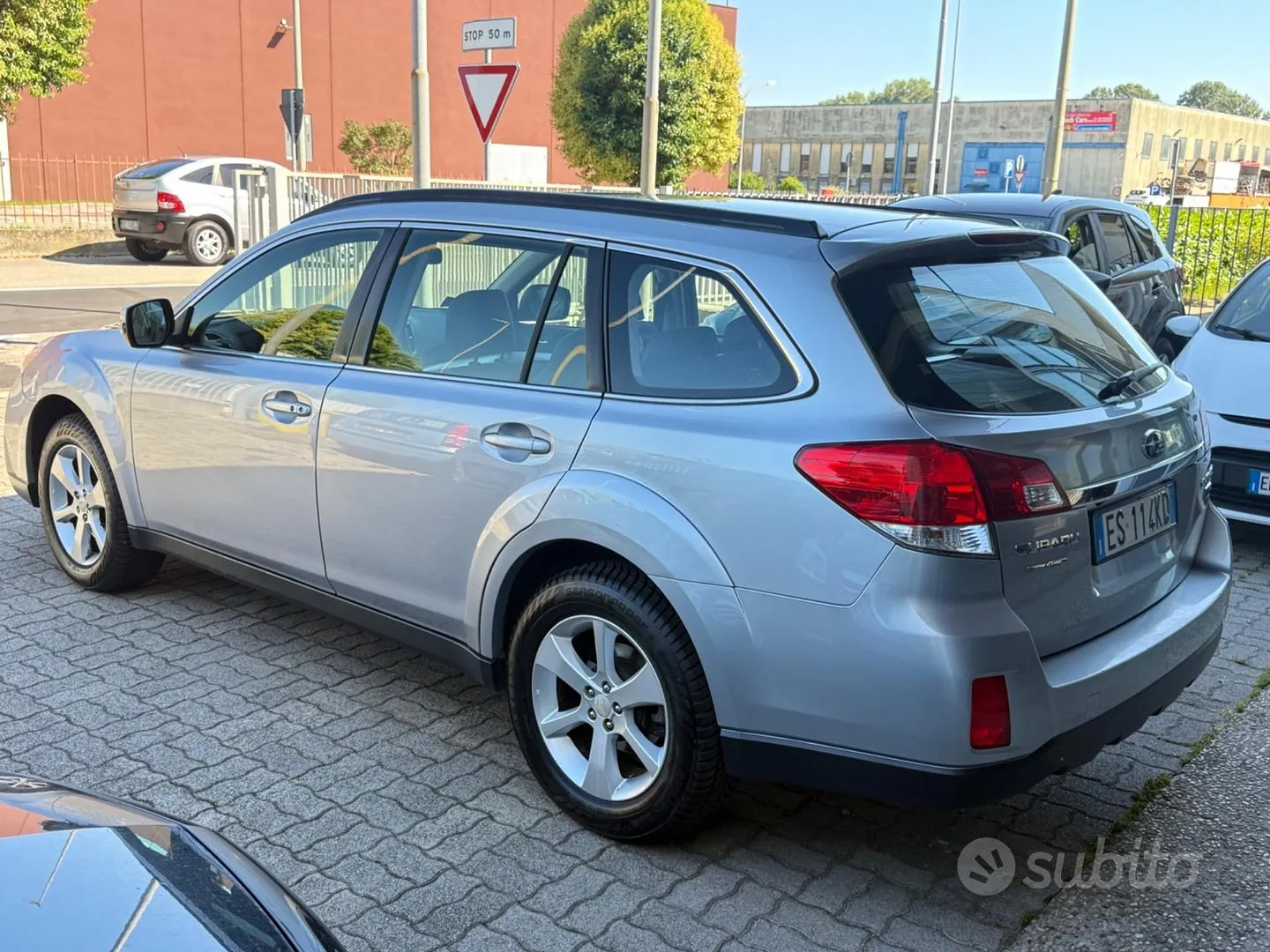Subaru Outback 2014 photo 2