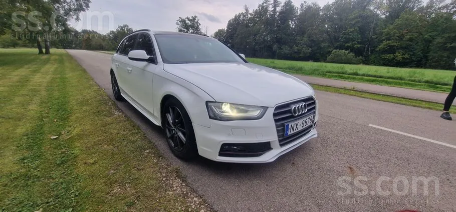 Audi A4 2012 photo 2