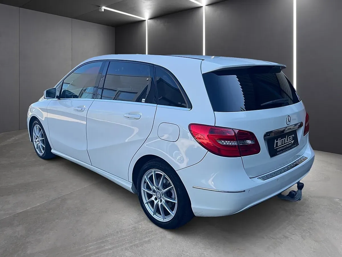 Mercedes-Benz B-Class 2013 photo 2