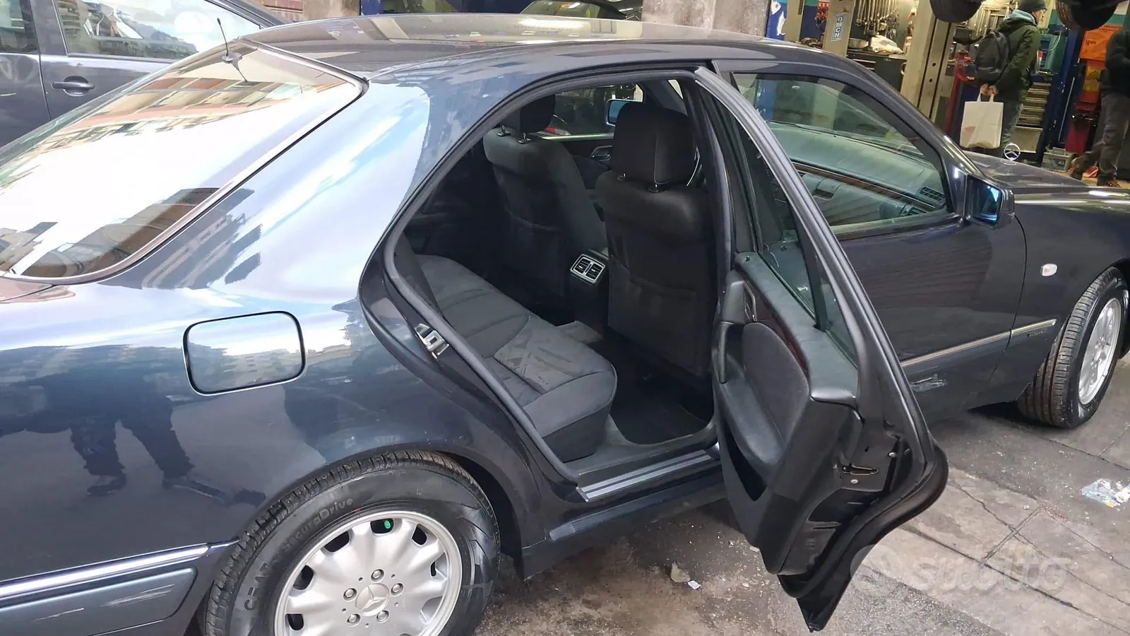 Mercedes-Benz E-Class 1998 photo 3