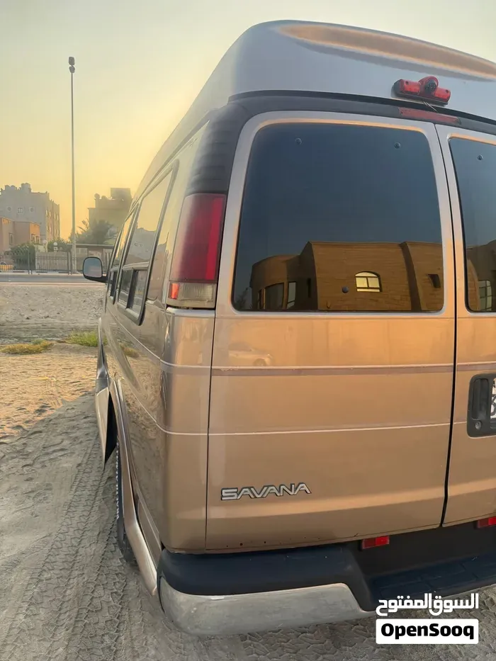 GMC Savana 2000 photo 2