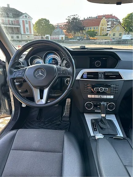 Mercedes-Benz C180 2012 photo 4