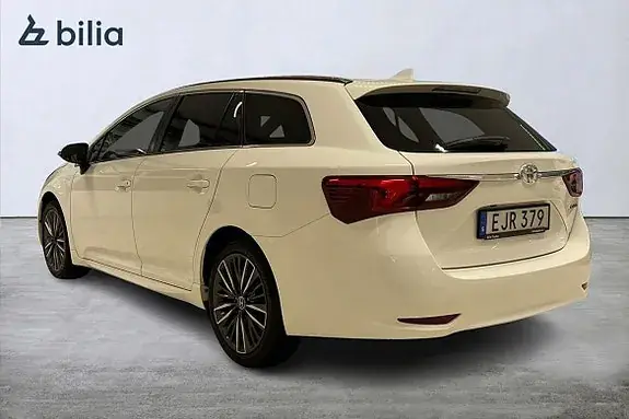 Toyota Avensis 2017 photo 2