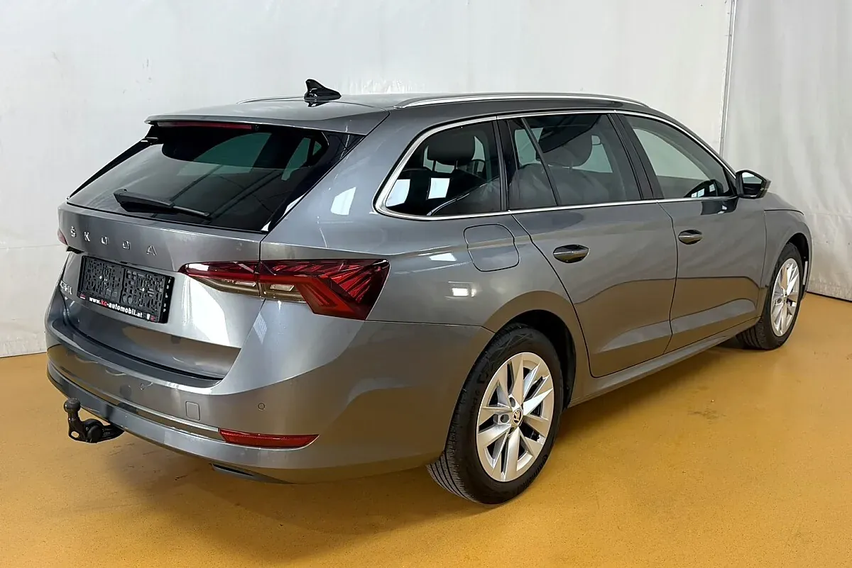 Skoda Octavia 2023 photo 3