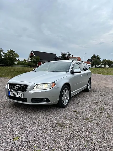 Volvo V70 2010 photo 2