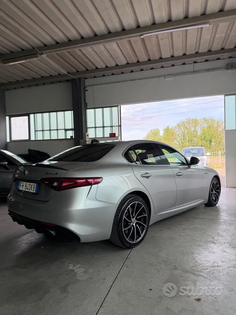 Alfa Romeo Giulia 2017 photo 3