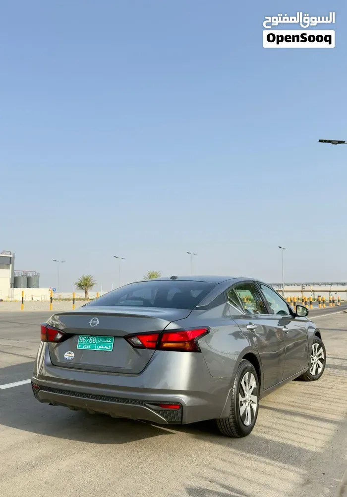 Nissan Altima 2019 photo 2
