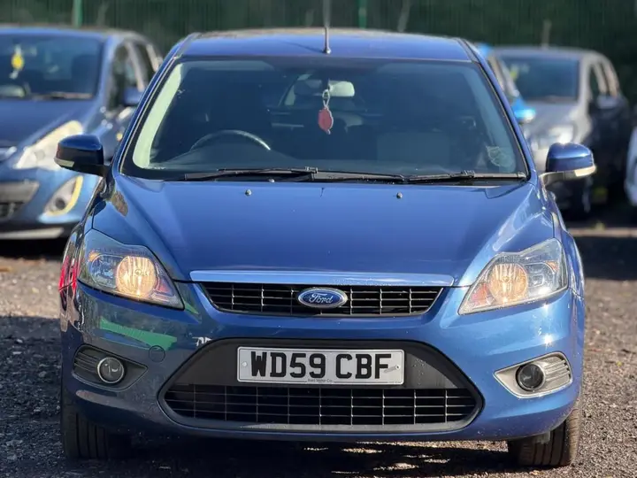 Ford Focus 2010 photo 2