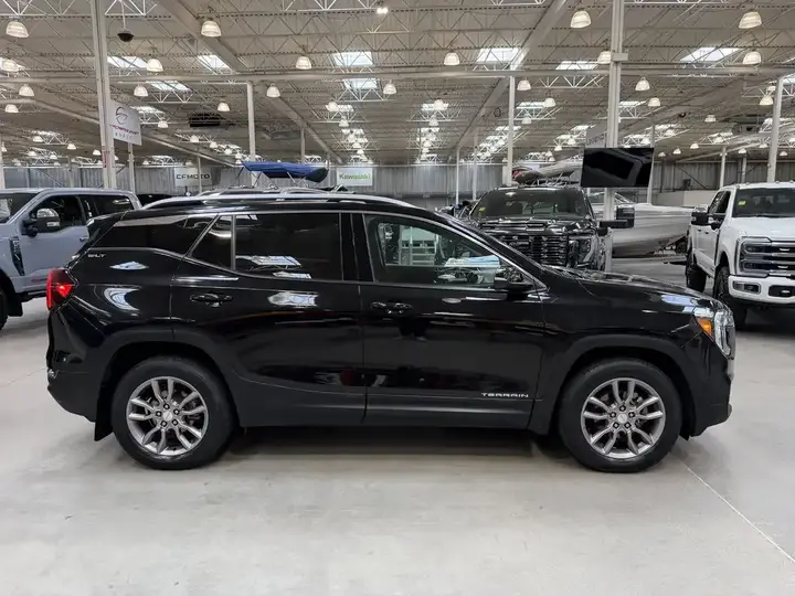 GMC Terrain 2022 photo 3