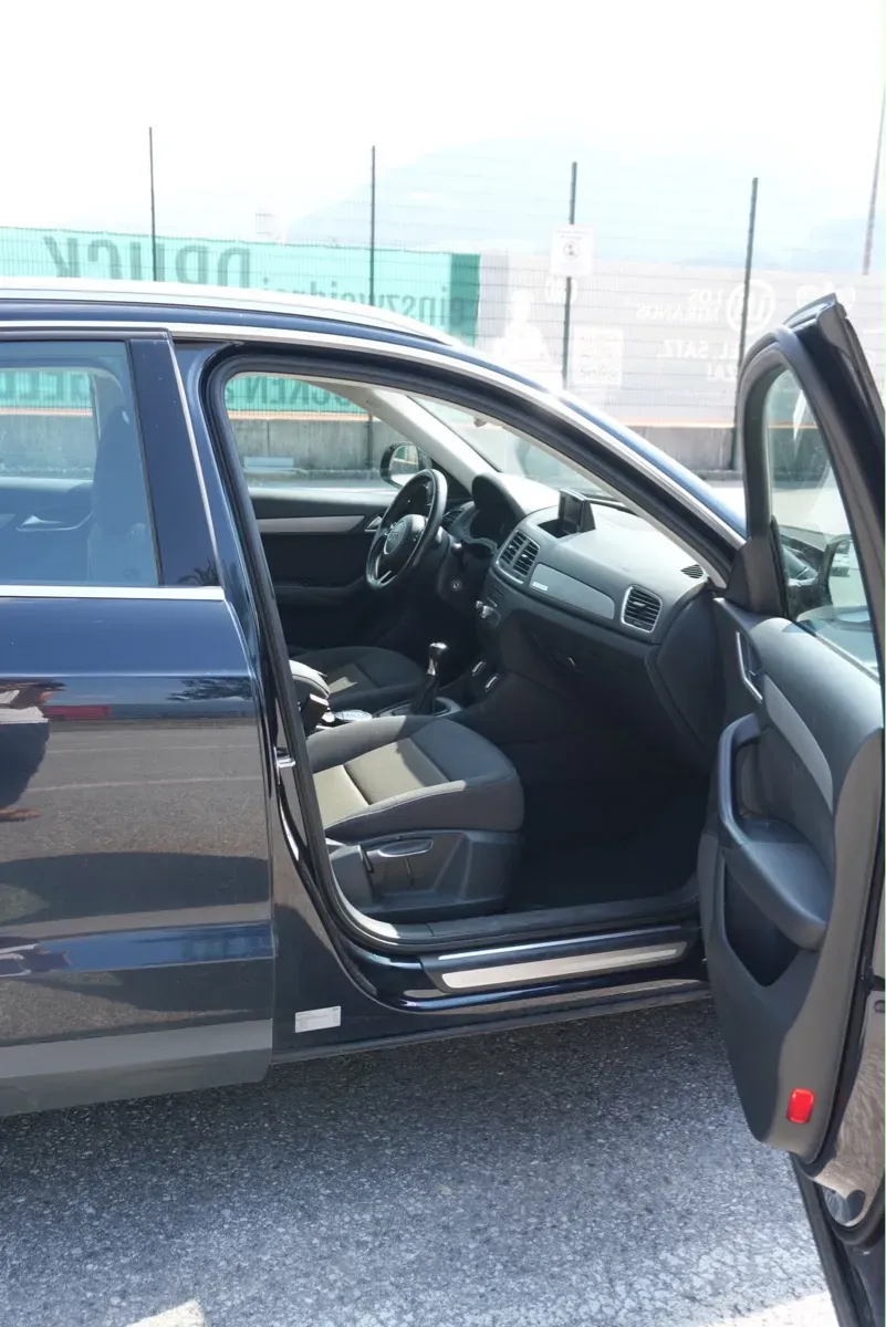 Audi Q3 2013 photo 2