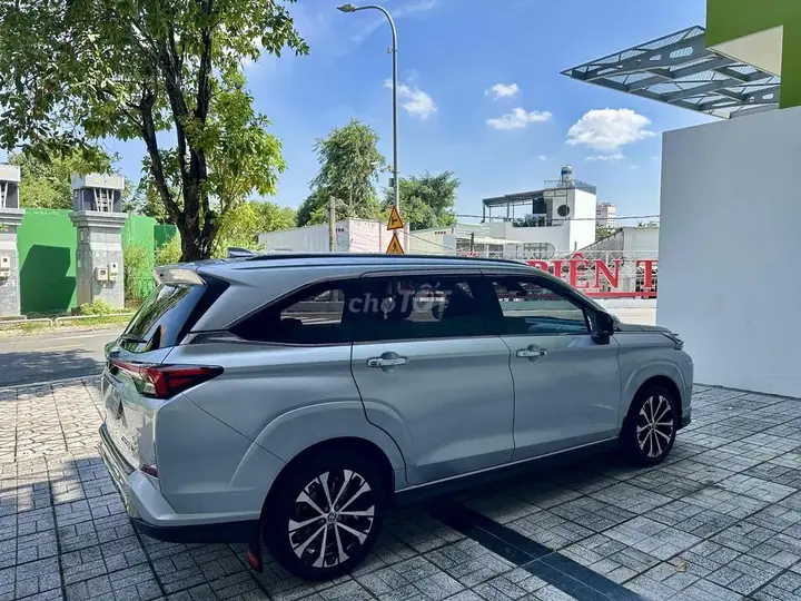 Toyota Veloz Cross photo 3
