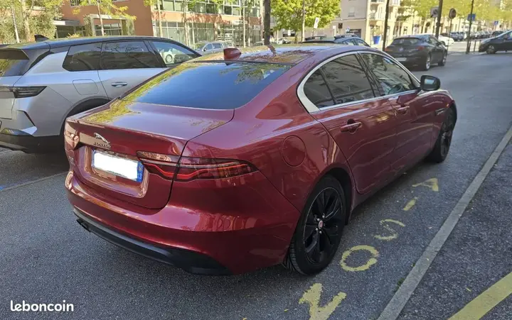 Jaguar Xe 2019 photo 4