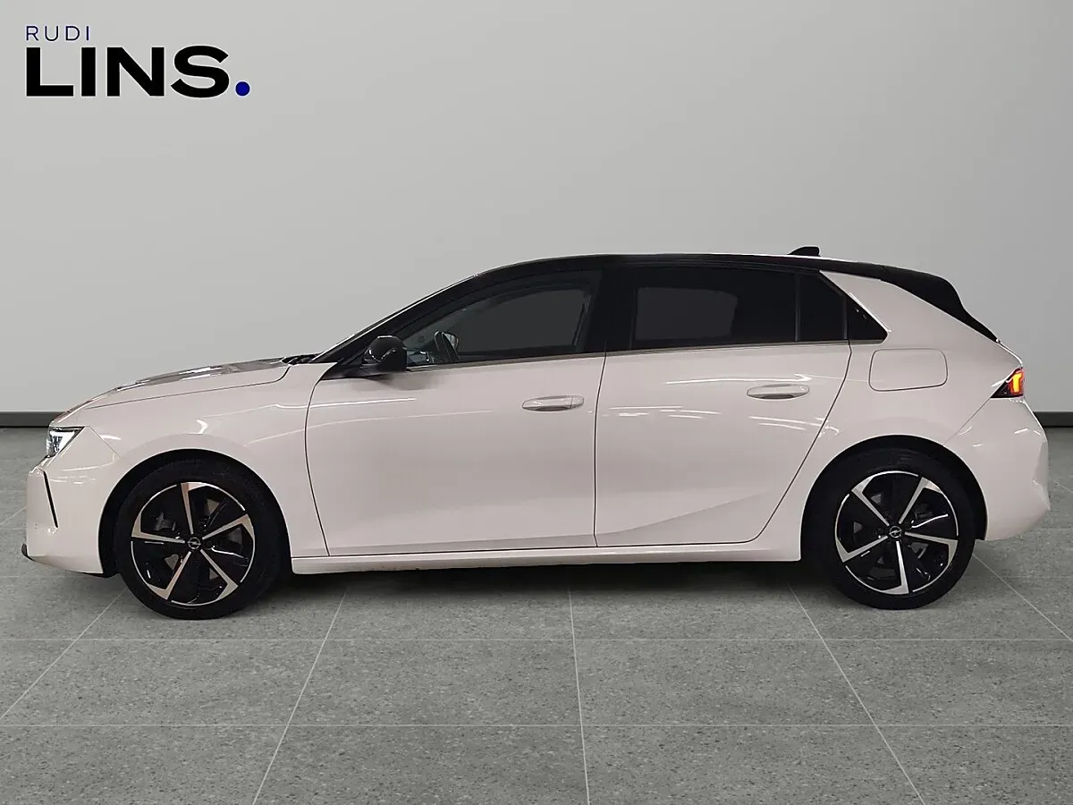 Opel Astra 2022 photo 2
