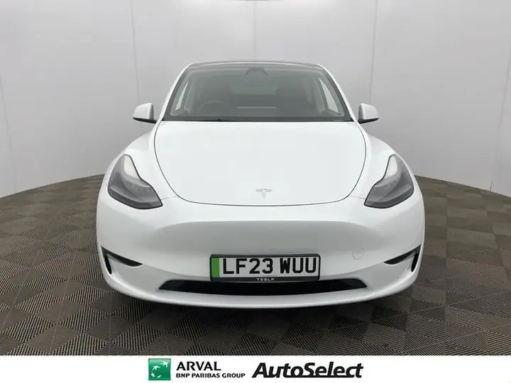 Tesla Model Y 2023 photo 2