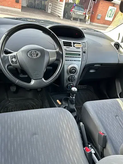 Toyota Yaris 2009 photo 2