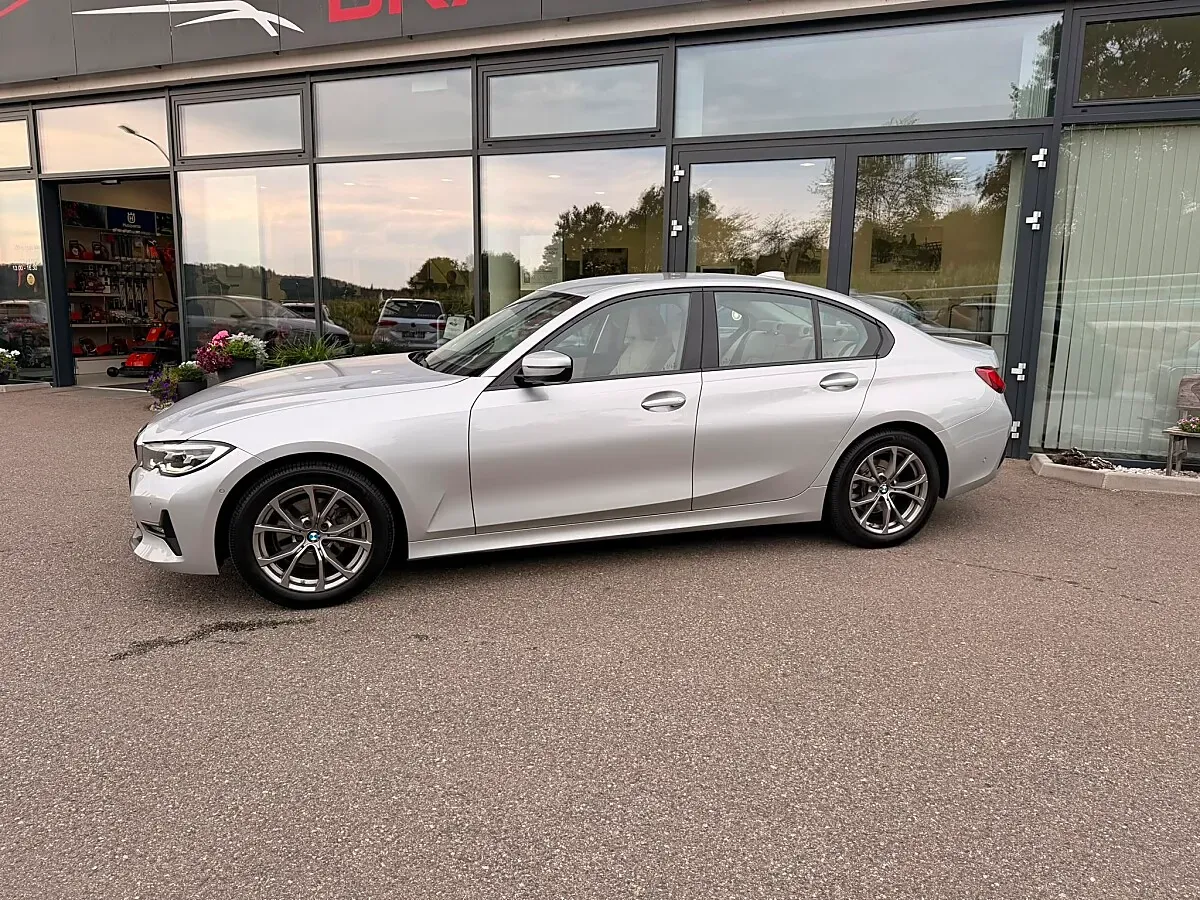 BMW 3 Series 2020 photo 2