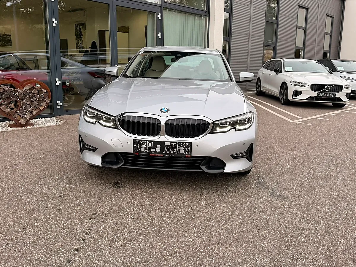 BMW 3 Series 2020 photo 3