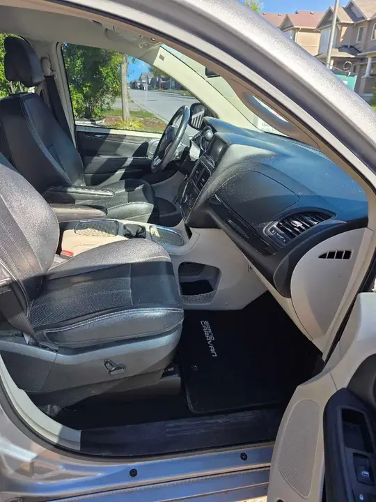 Dodge Caravan 2015 photo 4