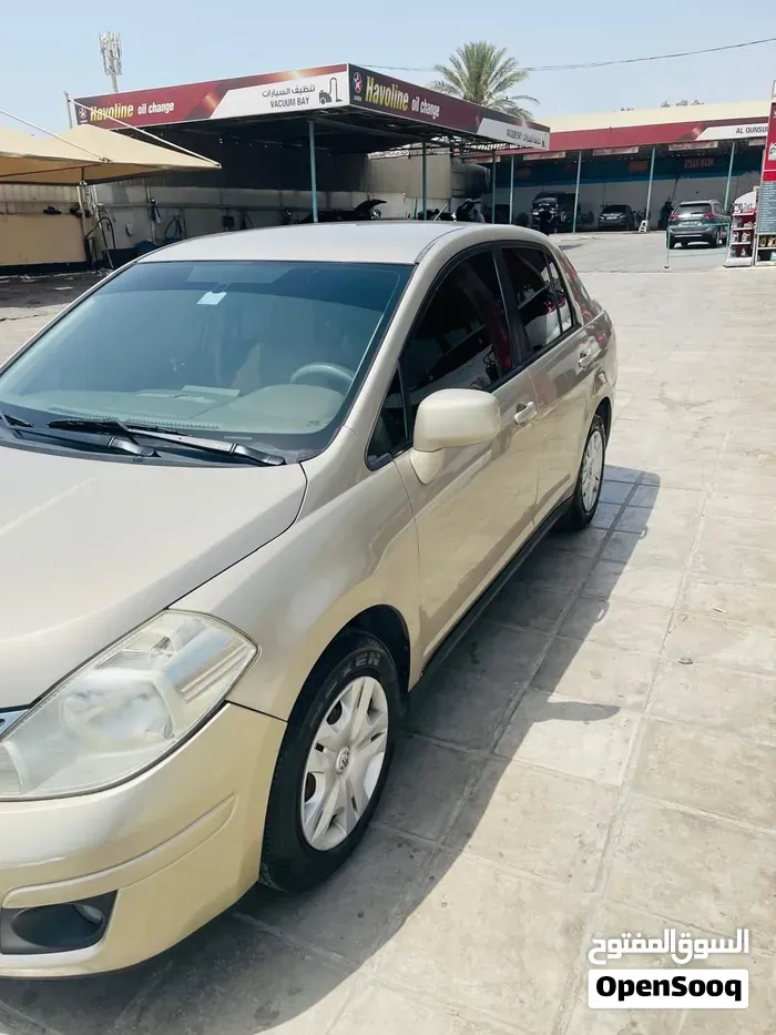 Nissan Tiida 2011 photo 3
