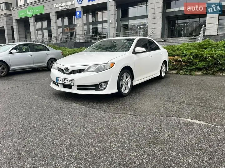 Toyota Camry 2014 photo 2
