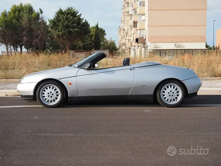 Alfa Romeo Spider 1996 photo 3