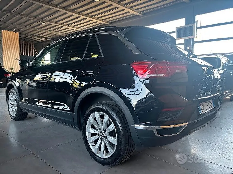 Volkswagen T-Roc 2021 photo 2
