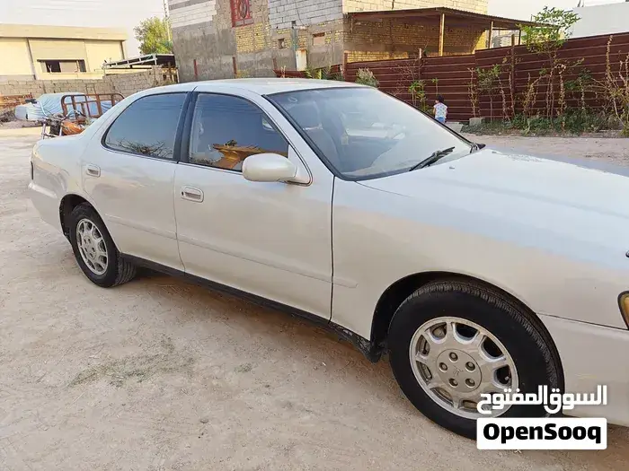 Toyota Crown 1993 photo 3