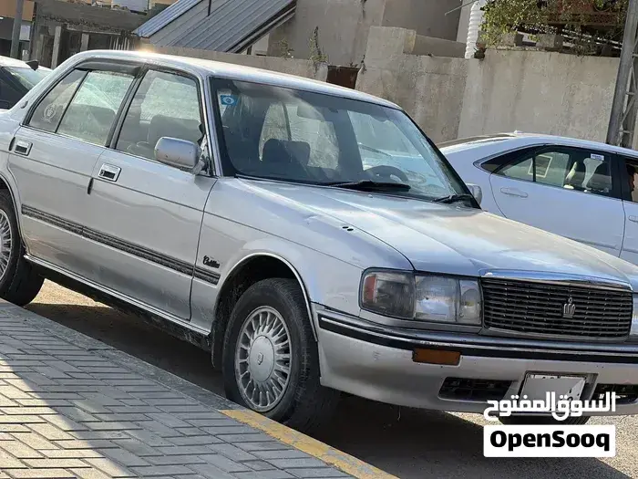 Toyota Crown 1993 photo 5