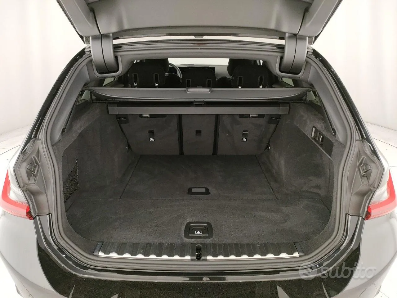 BMW 320D Touring 2025 photo 4