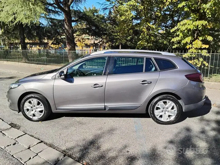 Renault Megane 2011 photo 2