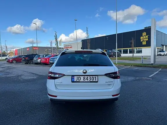 Skoda Superb 2016 photo 5