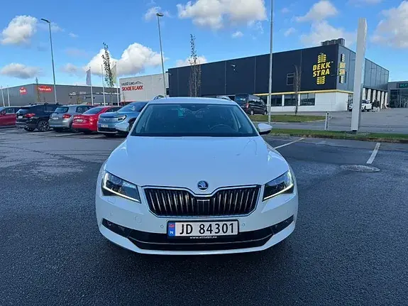 Skoda Superb 2016 photo 2