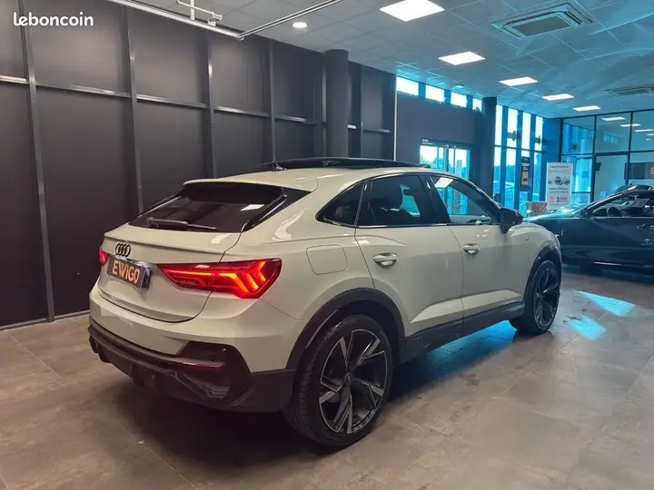 Audi Q3 2022 photo 2