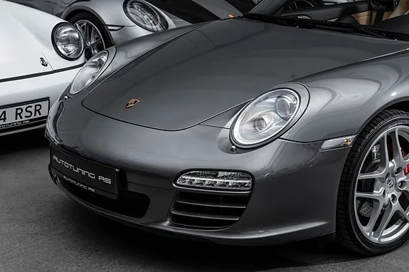 Porsche 911 2010 photo 2