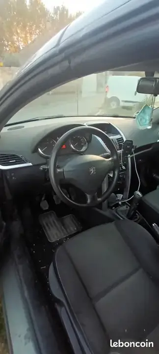 Peugeot 207 2009 photo 2
