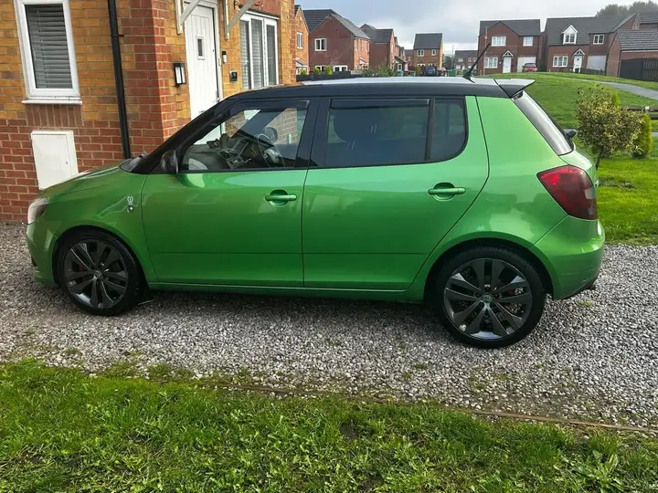 Skoda Fabia 2013 photo 2