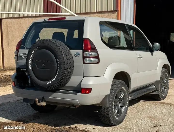 Toyota Land Cruiser 2004 photo 2