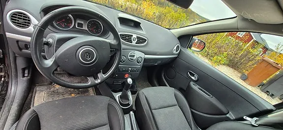 Renault Clio 2012 photo 4