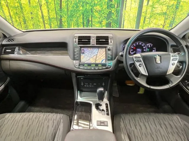 Toyota Crown 2010 photo 2