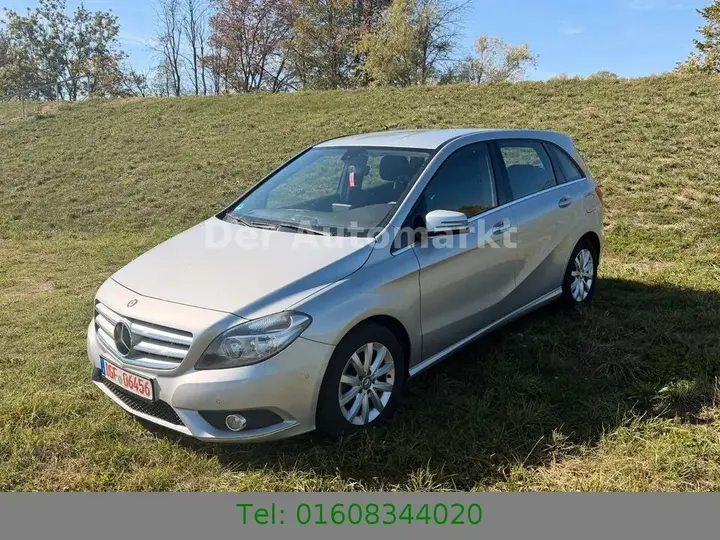 Mercedes-Benz B 180