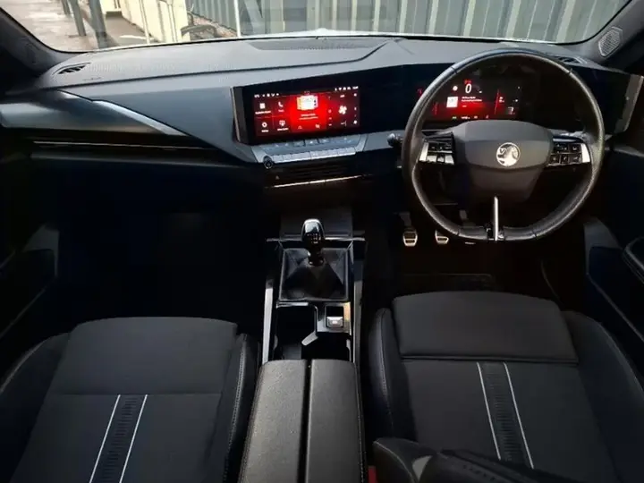 Vauxhall Astra 2024 photo 3