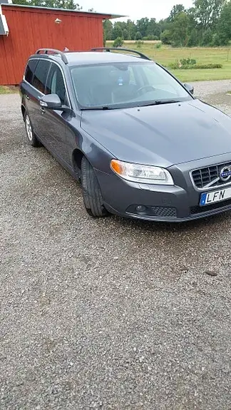 Volvo V70 2011 photo 2