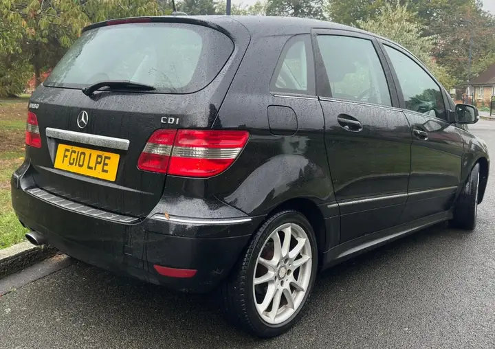Mercedes-Benz B-Class 2010 photo 2