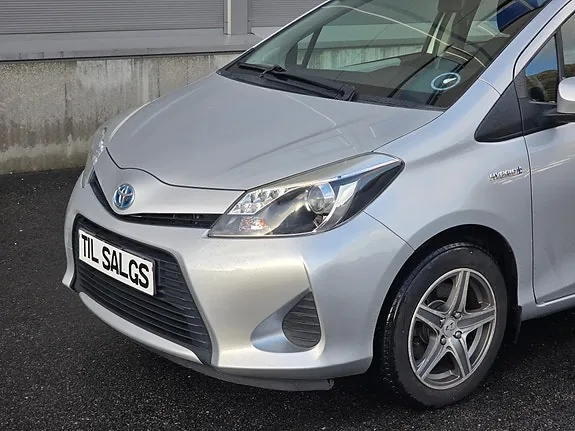 Toyota Yaris 2013 photo 3