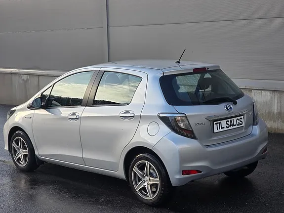 Toyota Yaris 2013 photo 5