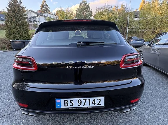 Porsche Macan Turbo 2015 photo 2