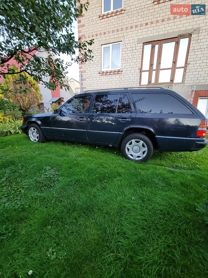 Mercedes-Benz E-Class 1988 photo 4