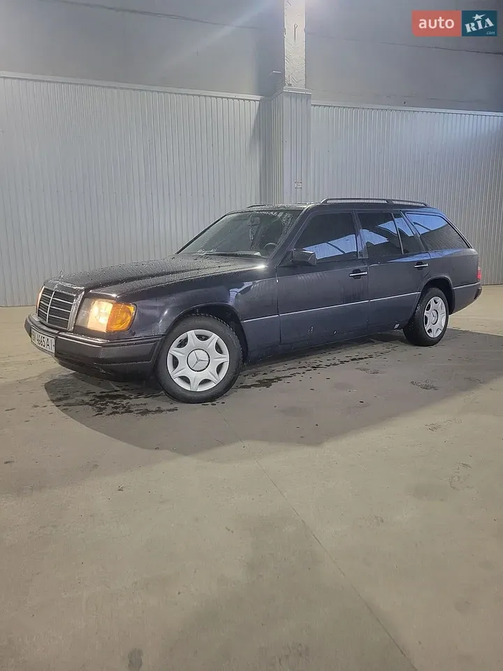 Mercedes-Benz E-Class 1988 photo 2