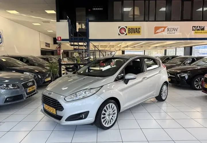 Ford Fiesta 2013 photo 2